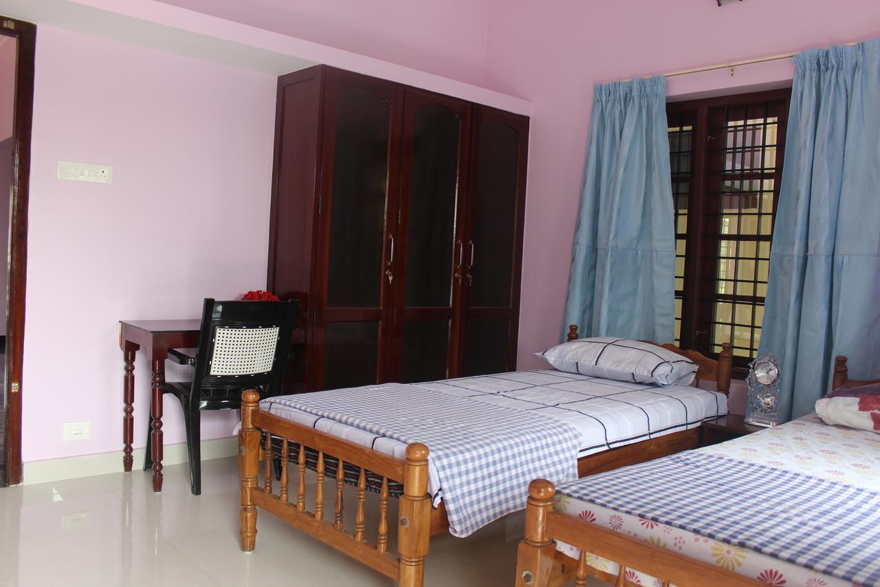 Puthenchirayil Homestay Thiruvananthapuram Exterior foto