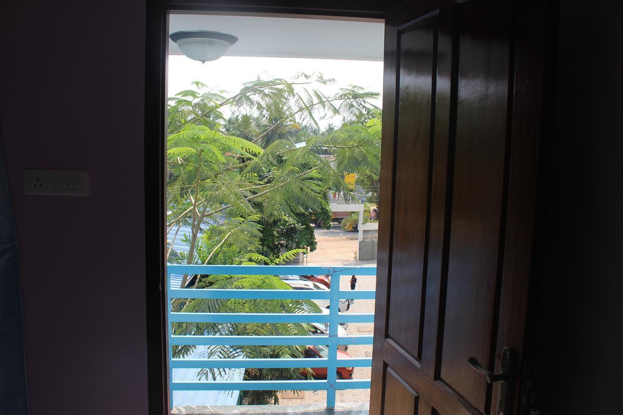 Puthenchirayil Homestay Thiruvananthapuram Exterior foto