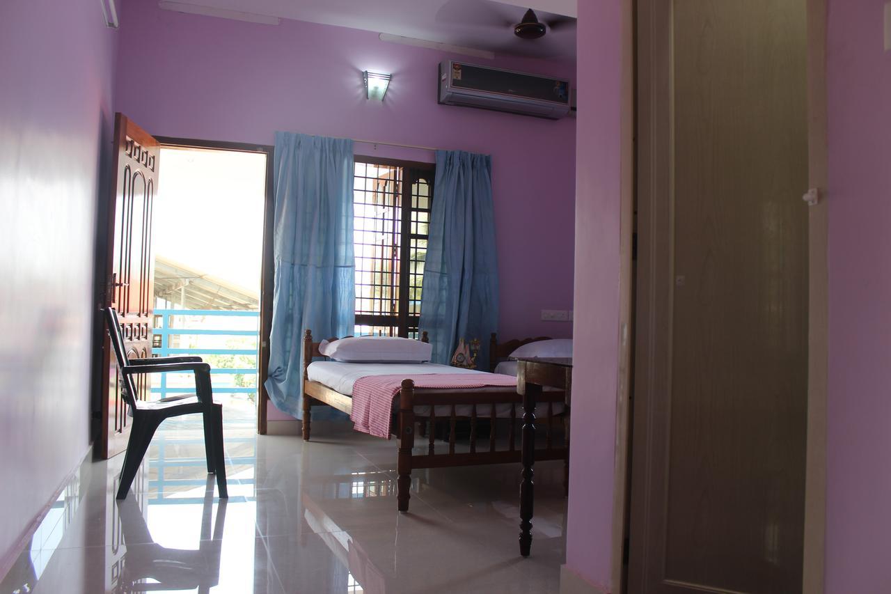 Puthenchirayil Homestay Thiruvananthapuram Exterior foto